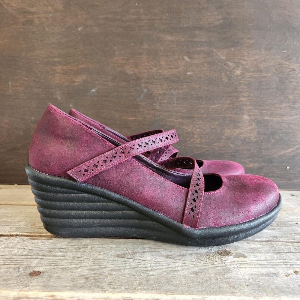Skechers NWT Rumblers Wave Mary Jane Wedge Heels Red Women's Size 9